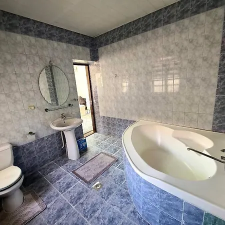 Quarto em Acomodações Particulares A Beautiful Newly Renovated Apartment. *
